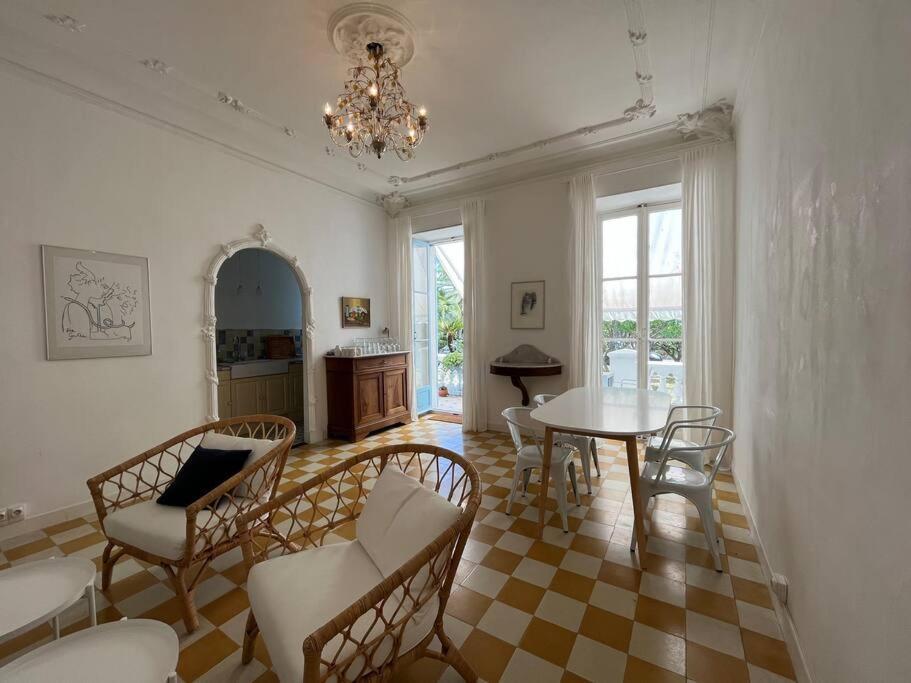 Beautiful Garden Apartment Steps From The Beach 멍똥 외부 사진