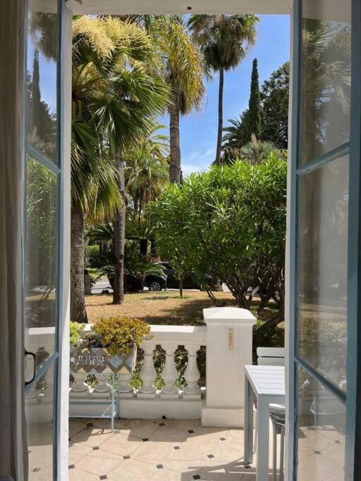 Beautiful Garden Apartment Steps From The Beach 멍똥 외부 사진