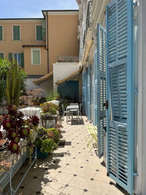 Beautiful Garden Apartment Steps From The Beach 멍똥 외부 사진