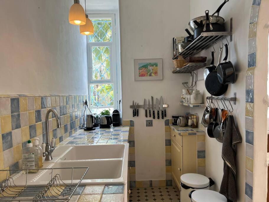 Beautiful Garden Apartment Steps From The Beach 멍똥 외부 사진
