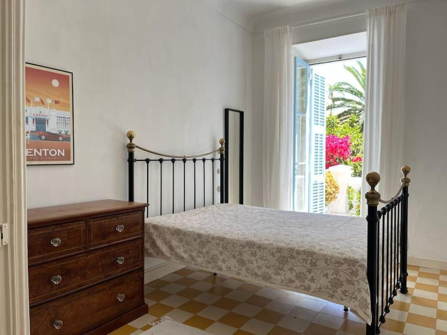 Beautiful Garden Apartment Steps From The Beach 멍똥 외부 사진